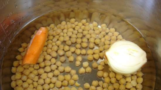 Vegetarian soup with chickpeas, potatoes and carrots (Polaris 0305)