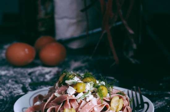 Hjemmelaget spelt rødbeterpasta