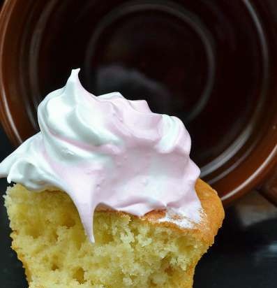 Vaniļas cupcakes ar olbaltumvielu krēmu