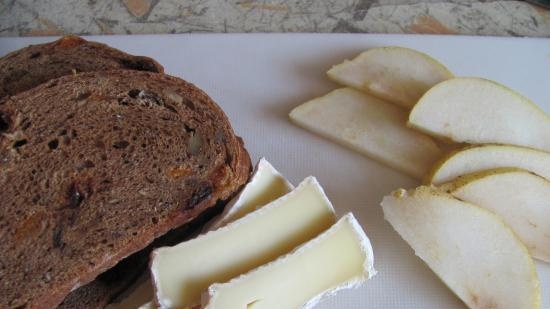 Sviestmaizes ar bumbieru un camembert