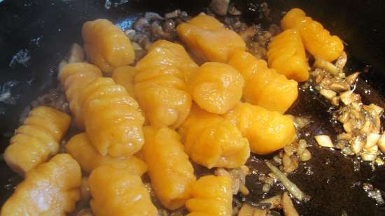 Potato-pumpkin gnocchi with mushrooms (lean)