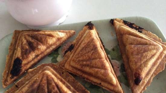 Puff bakverk med kjøtt og kål i en Steba SG40 sandwich maker