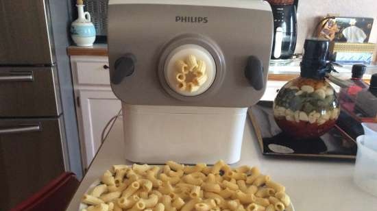 Hjemmelaget pasta med siciliansk saus (Tortilla Chef, Philips pastamaskin HR2355 / 09)