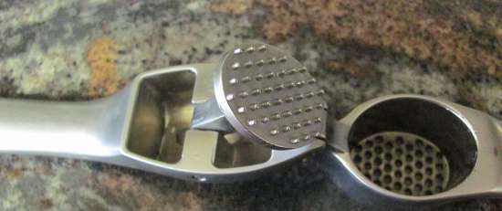 Presses and choppers for garlic, garlic press and garlic cutters