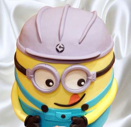 Despicable Me Cakes