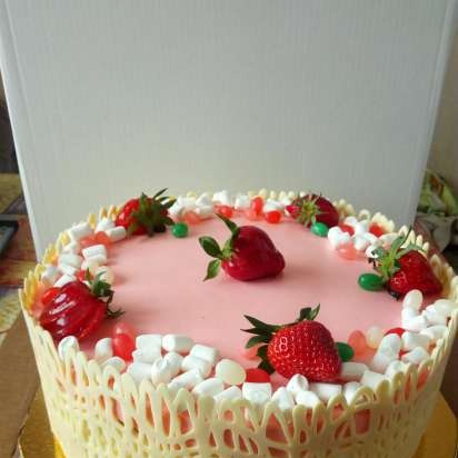 Strawberry Poppy Kiss Cake