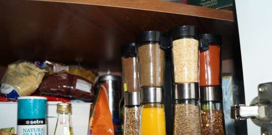 Jars for spices and bulk products, dispensers