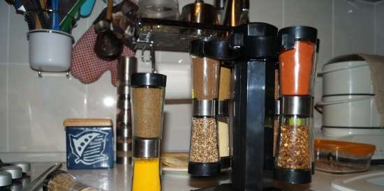 Jars for spices and bulk products, dispensers