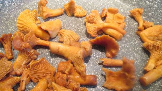 Cá trắng nướng sốt chanterelle