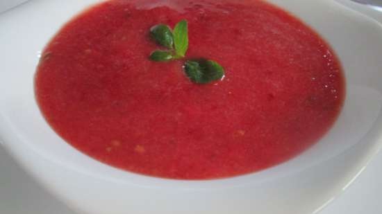 Tomātu un zemeņu gazpacho