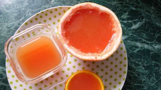 Grapefruit jelly with spicy curd cream