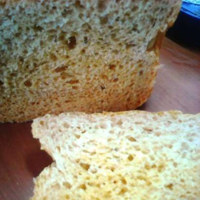 Simple small bread on canned tomato