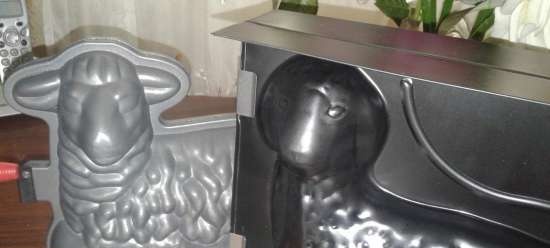 Kulich Lamb in metal form