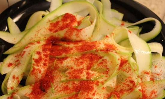 Pie with zucchini, scallops and cream cheese topped with tomato confit