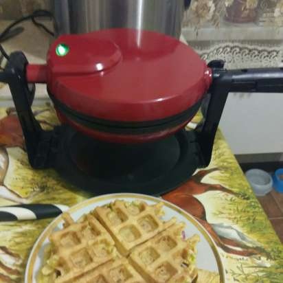 Bánh quế Zucchini trong bánh quế GF-020 Waffle Pro