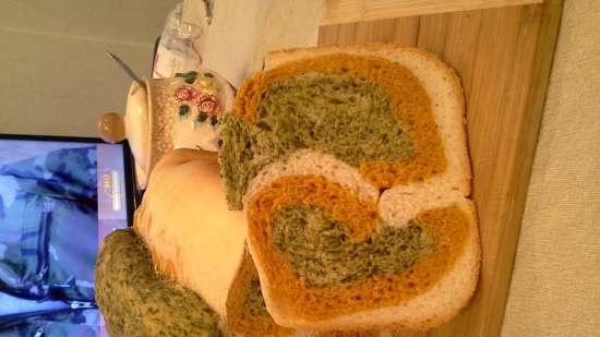 Healthy tricolor curl Six Lives (parsley, dill, spinach, tomato, paprika, turmeric) in a bread maker.