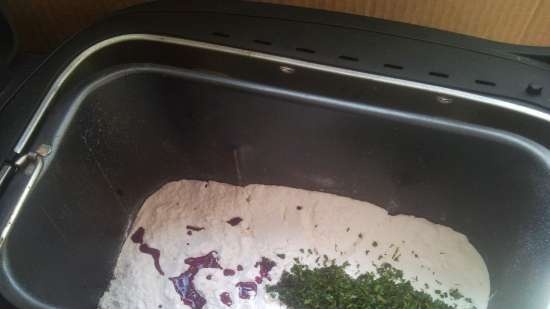 Dough for noodles with herbs and beet juice