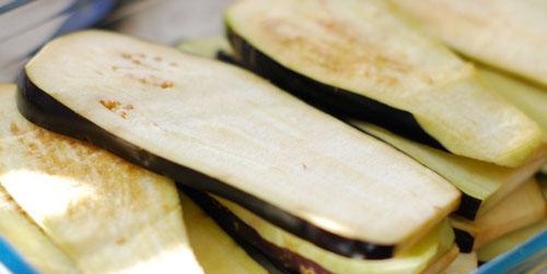 Aubergine gryte med béchamelsaus med provencalske urter