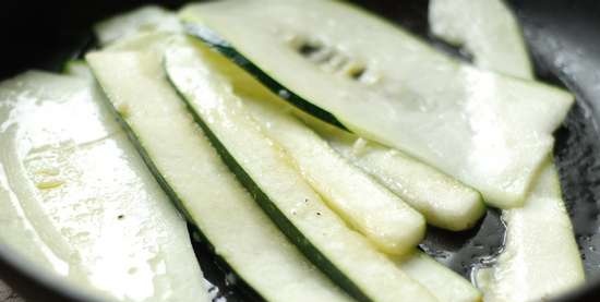 Zucchini lasagna with lentils and tarragon