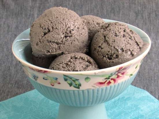 Black sesame ice cream