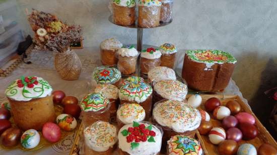 Kulich ar Myasoedovskaya krāsnī (meistarklase)