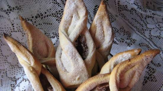 Flavored cookies with apple filling