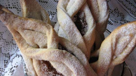 Flavored cookies with apple filling