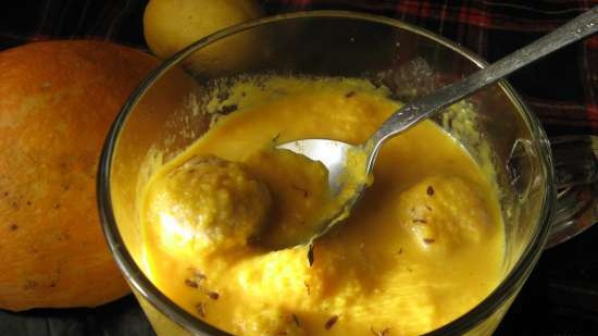 Pumpkin cream soup with meatballs