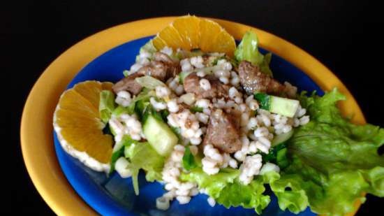 Salad với thịt và lúa mạch