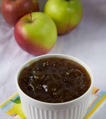 Apple juice jam with lavender