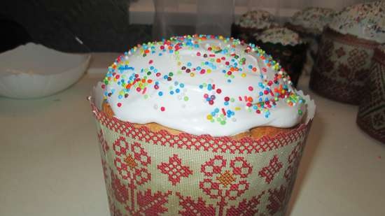 Kulich עם Myasoedovskaya בתנור (כיתת אמן)