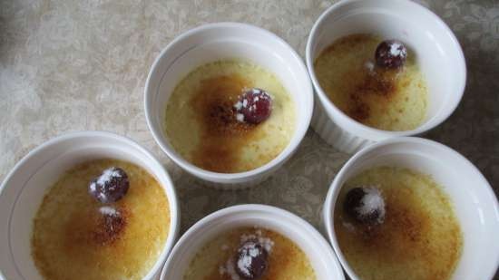 Krēmīgs deserts ar karameļu garoziņu Creme brulee