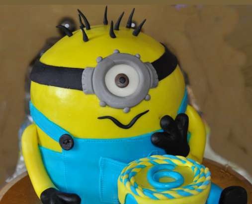 Despicable Me Cakes