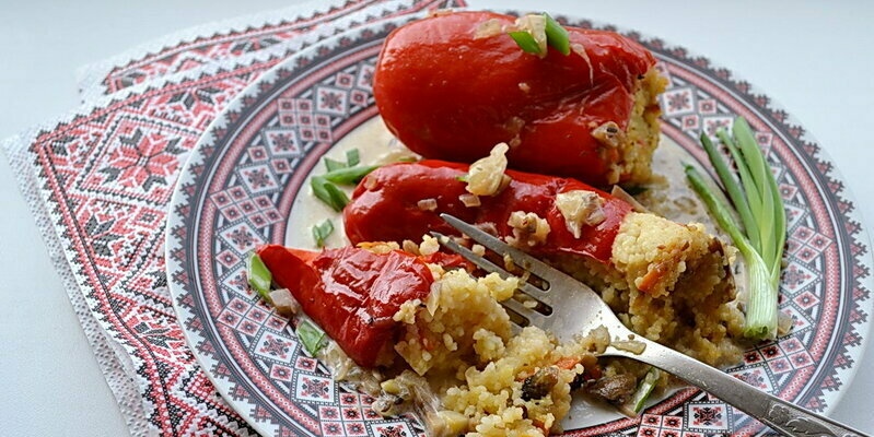 Mager pepper fylt med couscous og sopp