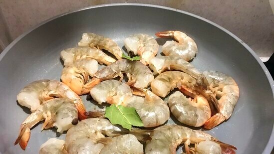 Gourmet shrimp, fried with wine and cognac without prior marinating