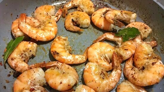 Gourmet shrimp, fried with wine and cognac without prior marinating