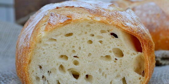 Wheat bread with semolina and whey