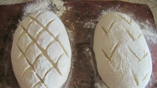 Wheat bread with semolina and whey