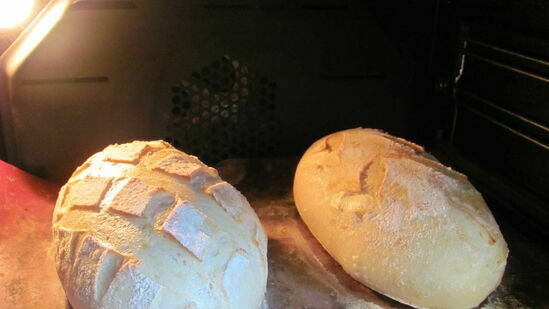 Wheat bread with semolina and whey