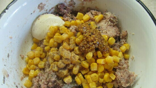 Buns with cheese, corn and canned sardines