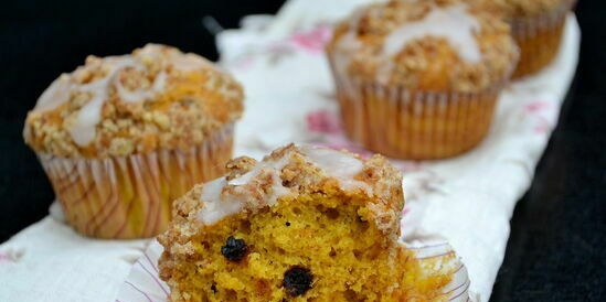 Gresskar muffins med hasselnøtt streusel