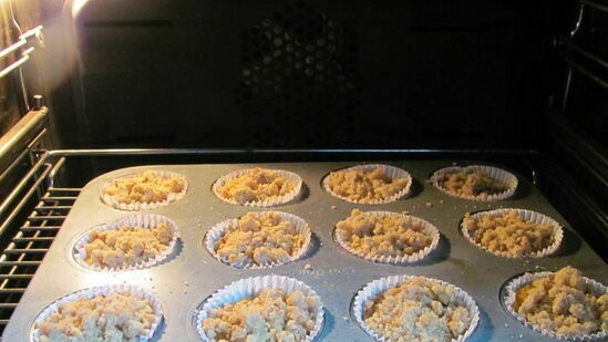 Gresskar muffins med hasselnøtt streusel