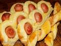 Cheese and Bacon Twist and Puff Pastry Sausages của Lorraine Pascal