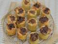 Bánh tartlets Hungary với nho khô và các loại hạt