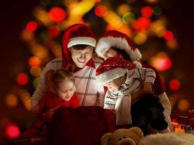 Làm thế nào, tùy thuộc vào độ tuổi, bạn có thể tặng quà cho trẻ em từ ông già Noel?