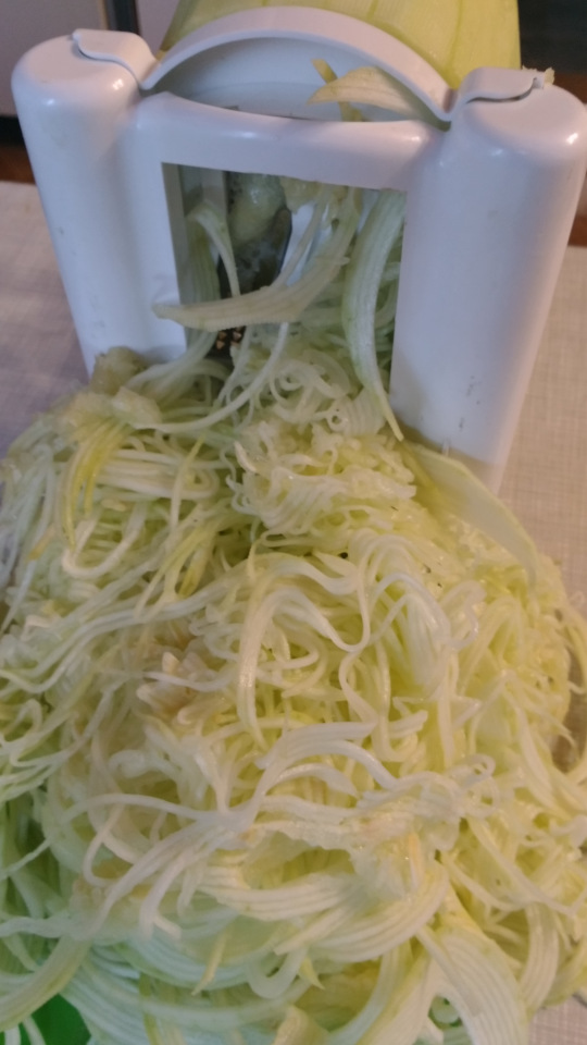 Spiralhakker (skiver, spiralizer) for kutting av grønnsaker og frukt