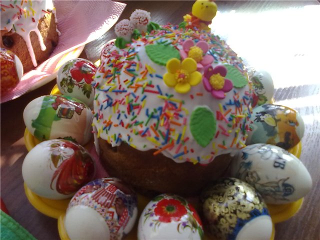 Kulich ar Myasoedovskaya krāsnī (meistarklase)