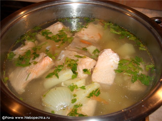 Rød fiskesuppe med poteter