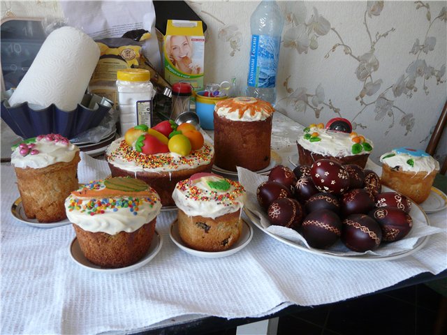 Kulich ar Myasoedovskaya krāsnī (meistarklase)