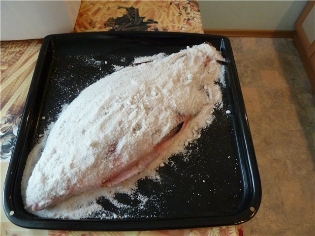 Mackerel baked in salt